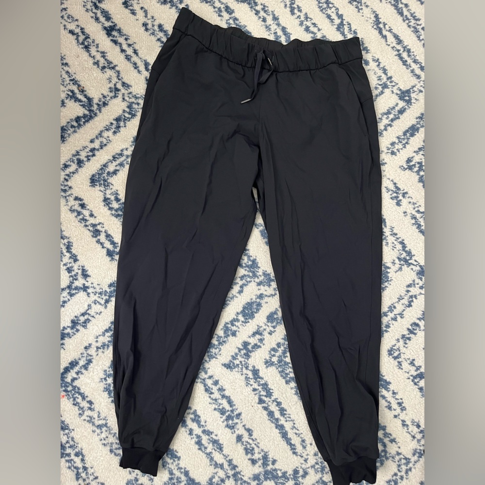 Lulu lemon black joggers - SIZE 8/10